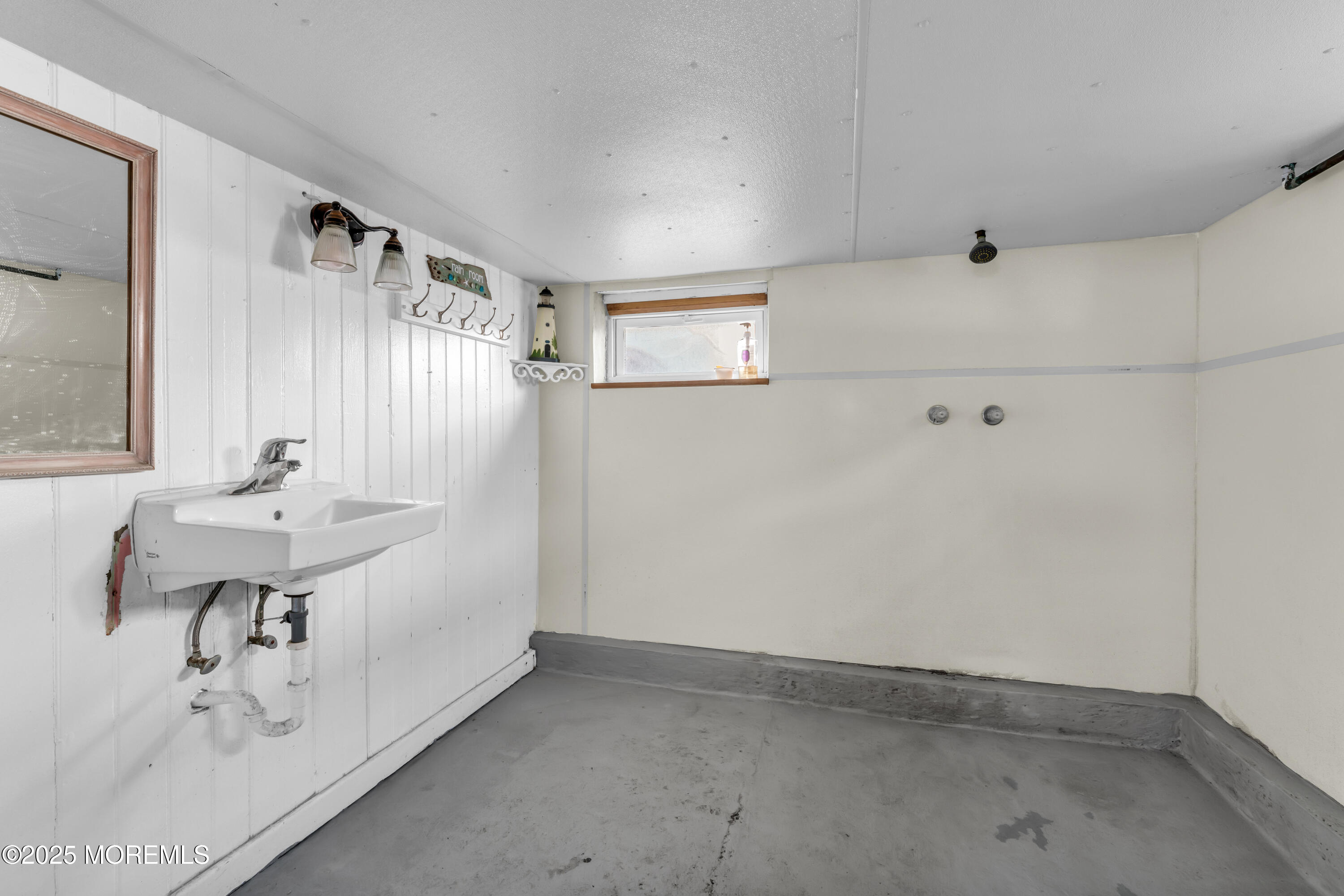 16 Carteret Avenue