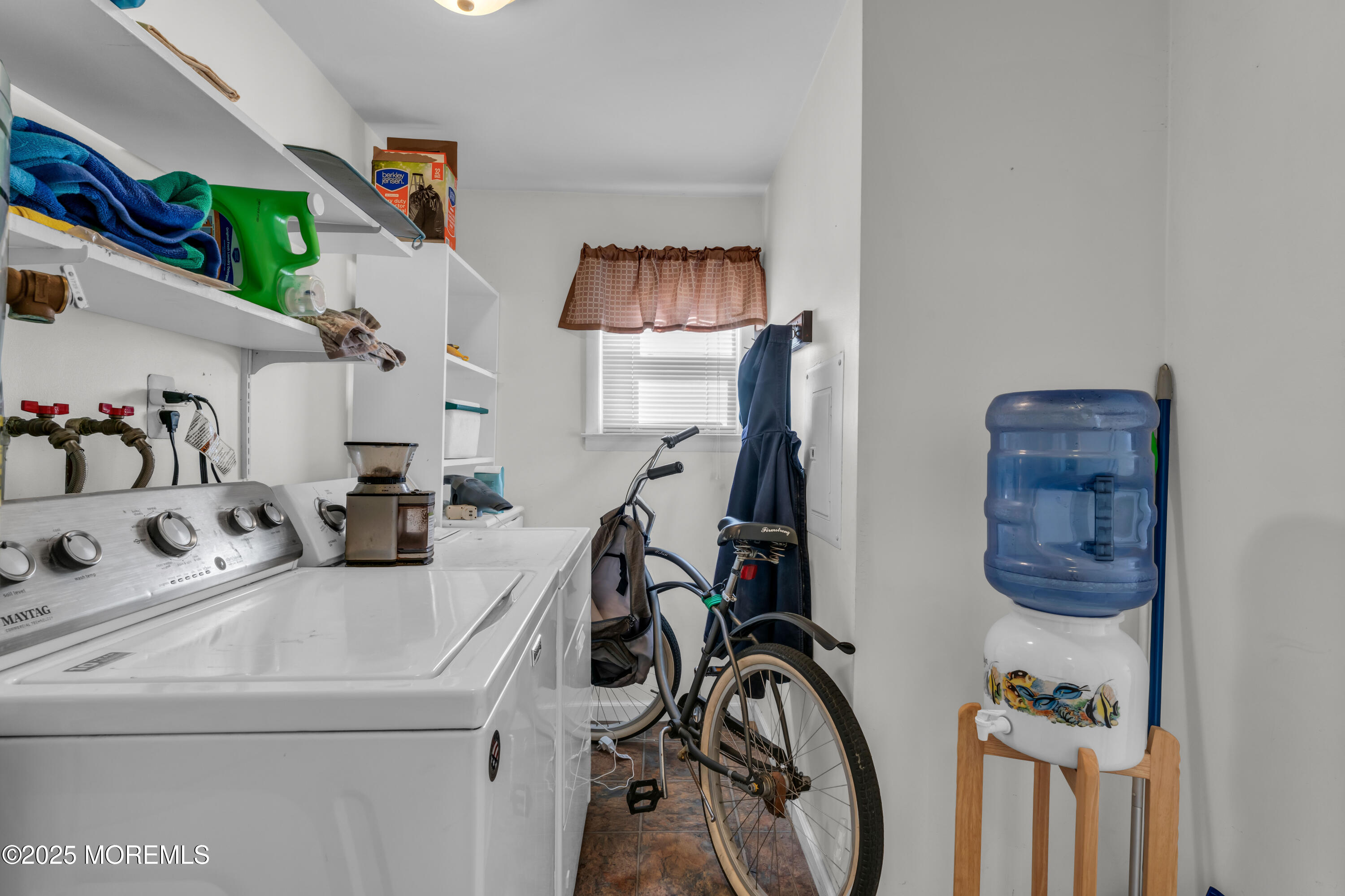 16 Carteret Avenue