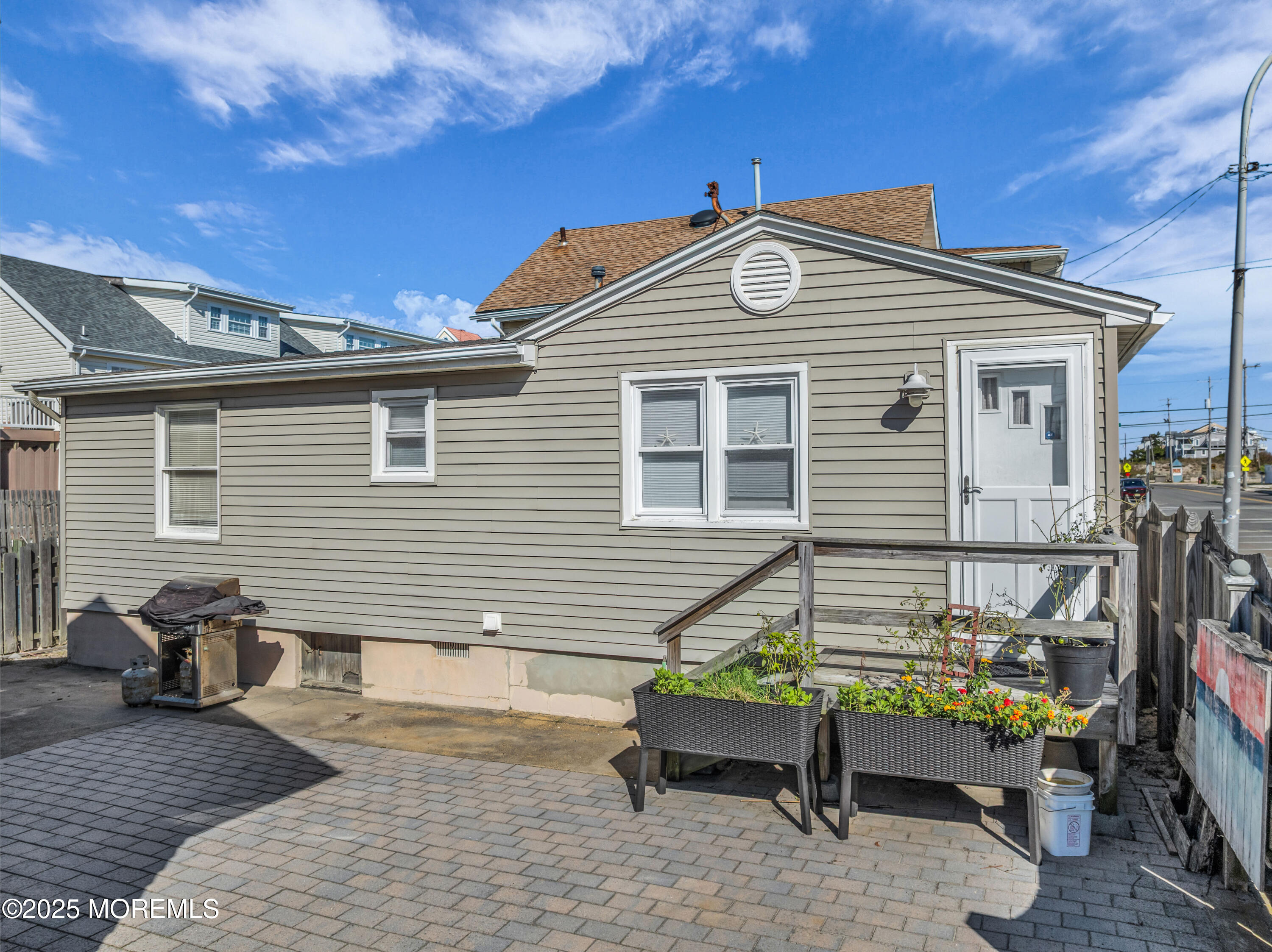 16 Carteret Avenue