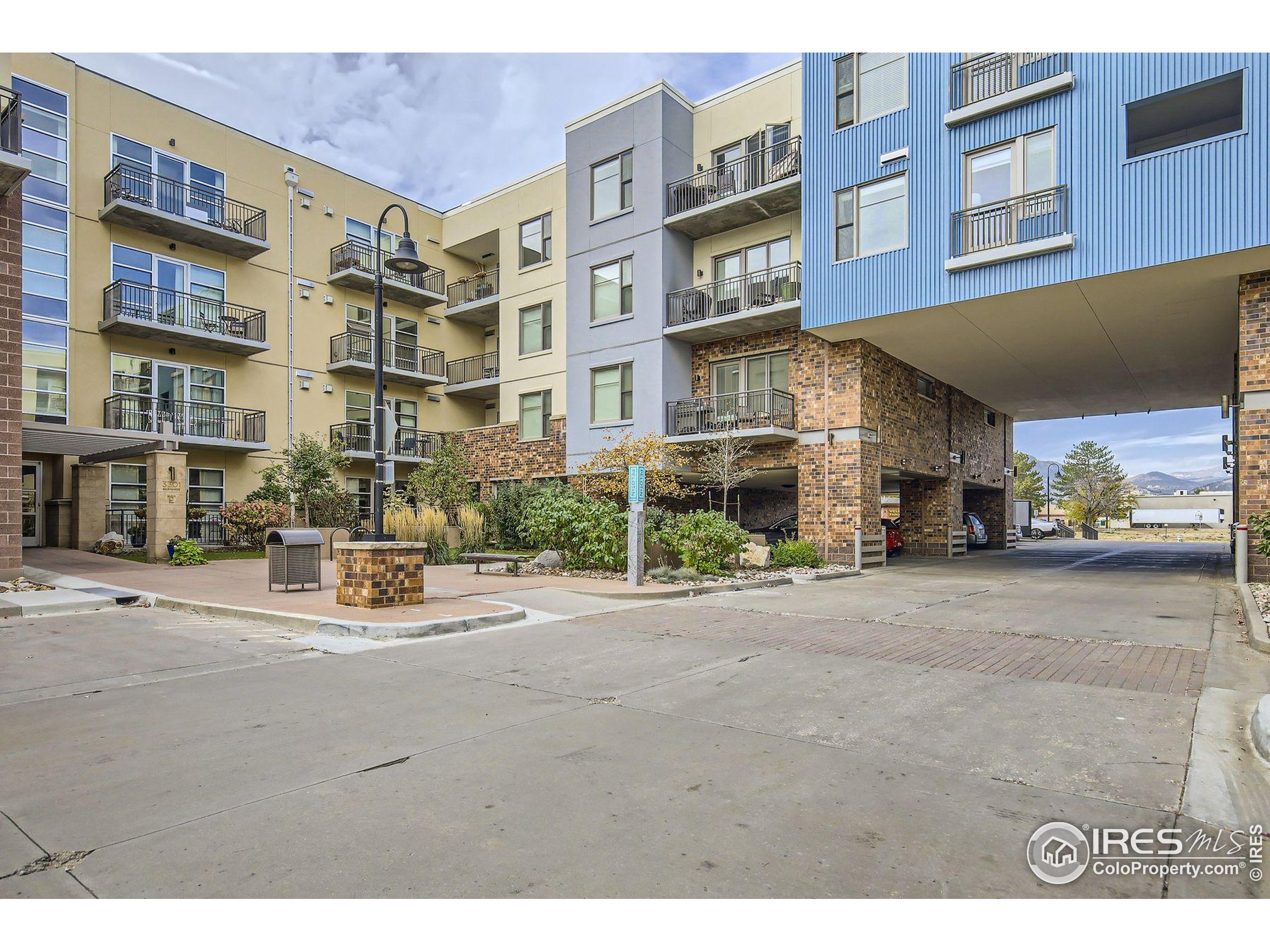 3301 Arapahoe Ave 402