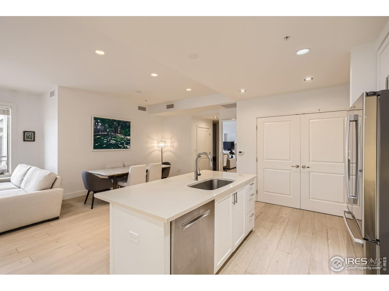 3301 Arapahoe Ave 402