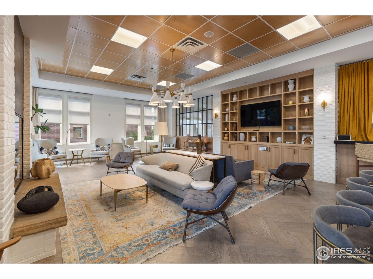 3301 Arapahoe Ave 402