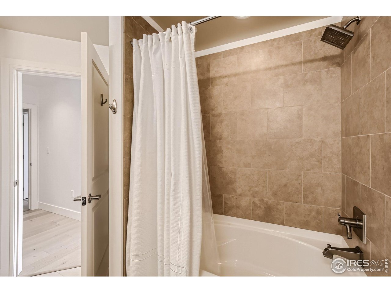 3301 Arapahoe Ave 402