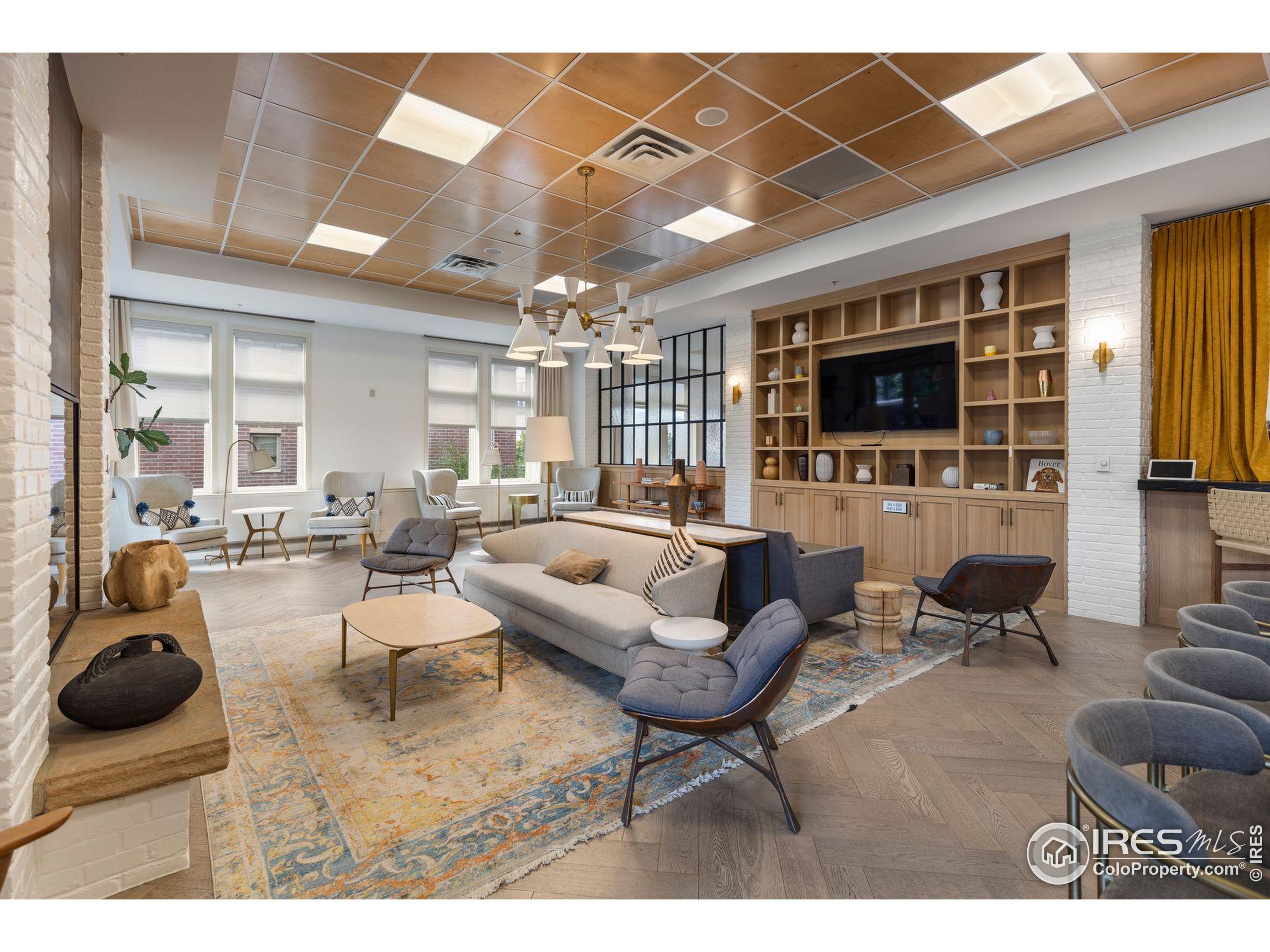 3301 Arapahoe Ave 402