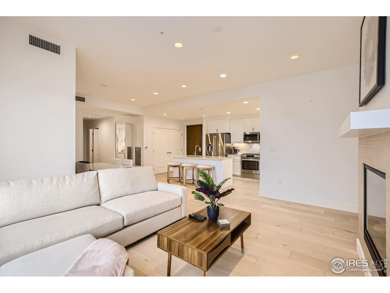 3301 Arapahoe Ave 402