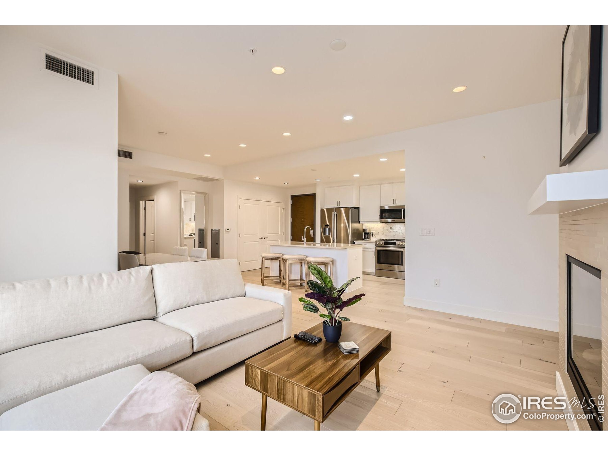 3301 Arapahoe Ave 402