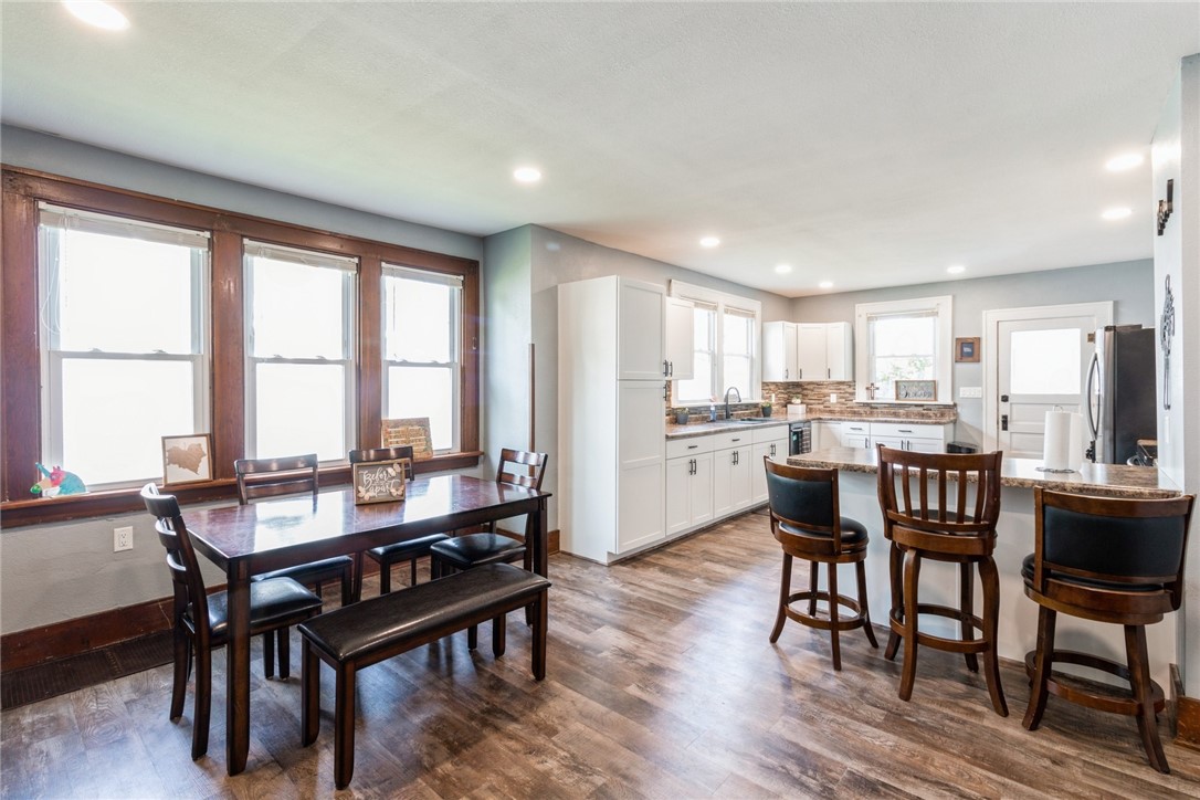 402 E Lincoln Way