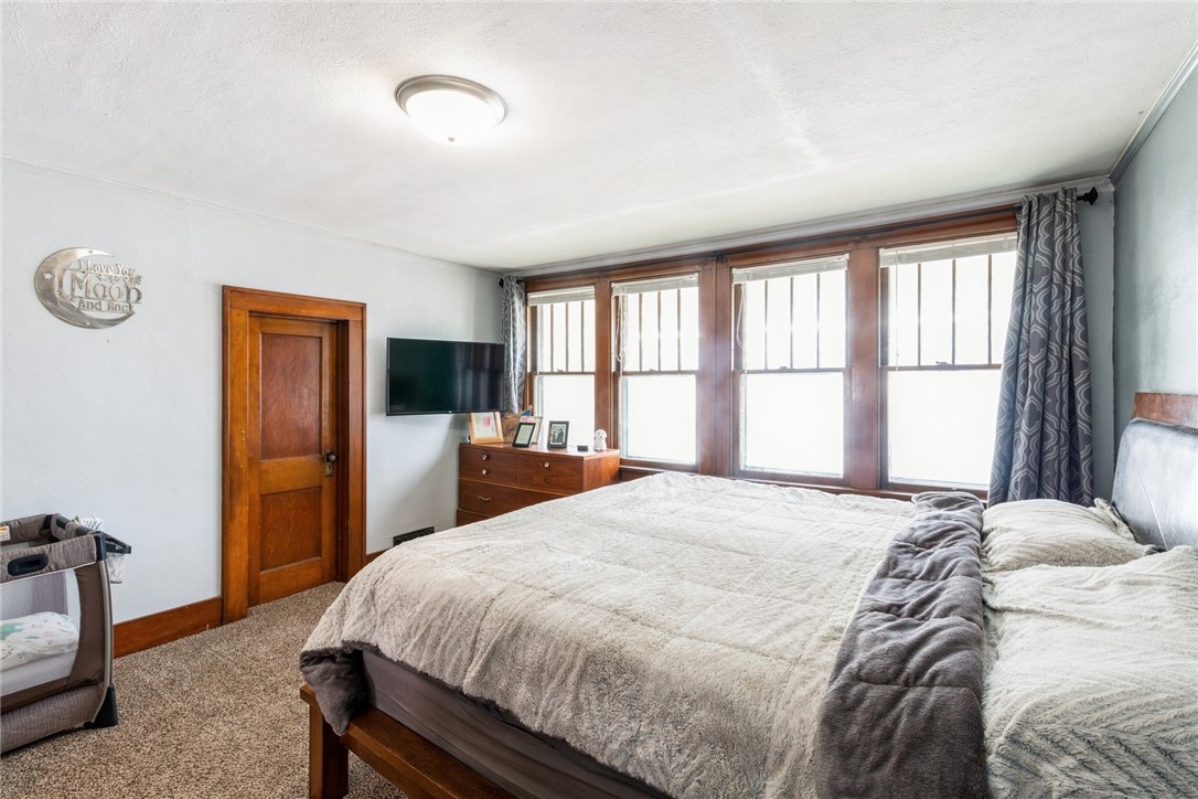 402 E Lincoln Way