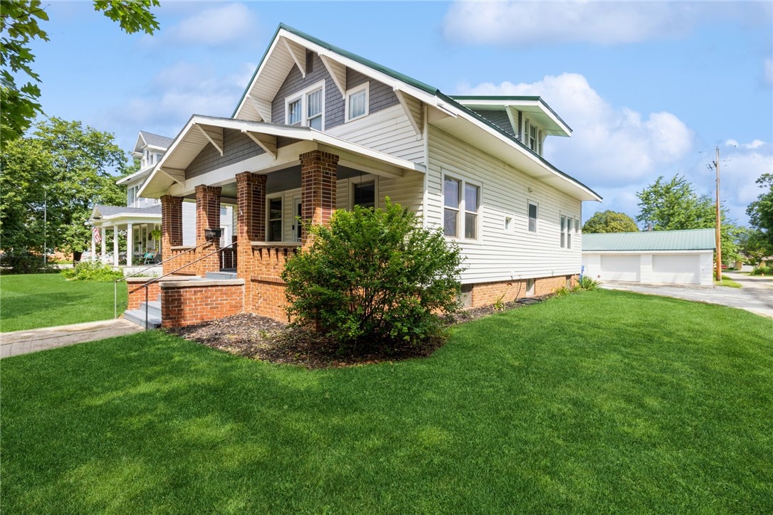 402 E Lincoln Way