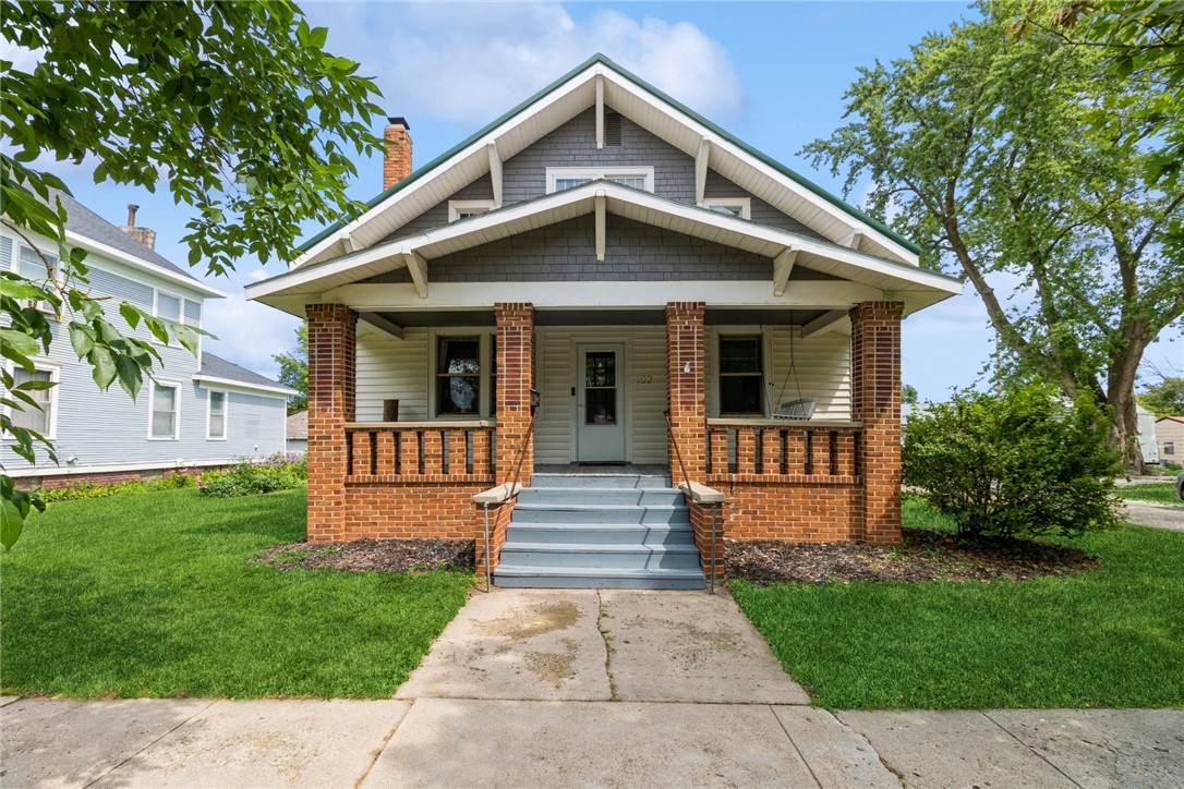 402 E Lincoln Way