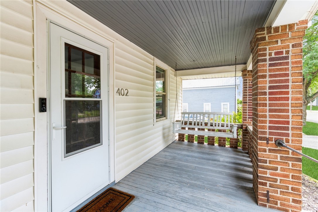 402 E Lincoln Way
