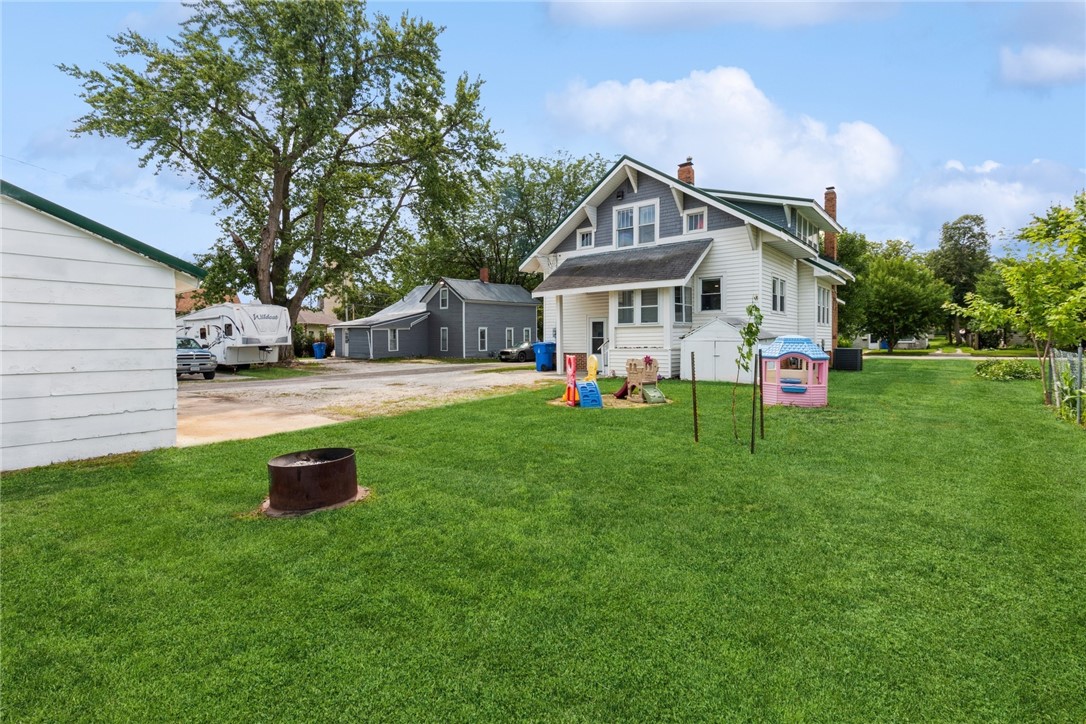 402 E Lincoln Way