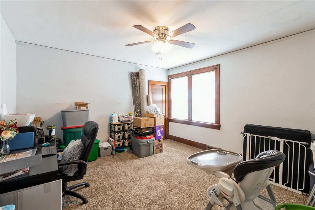 402 E Lincoln Way