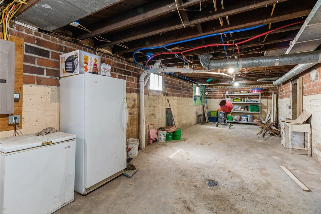 402 E Lincoln Way