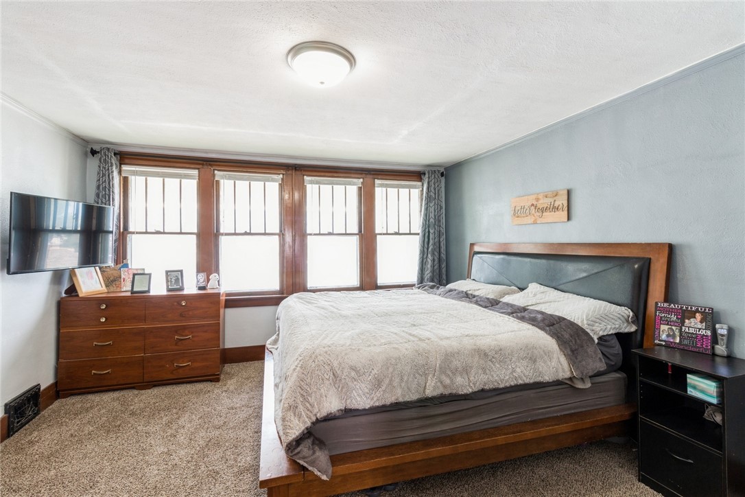 402 E Lincoln Way