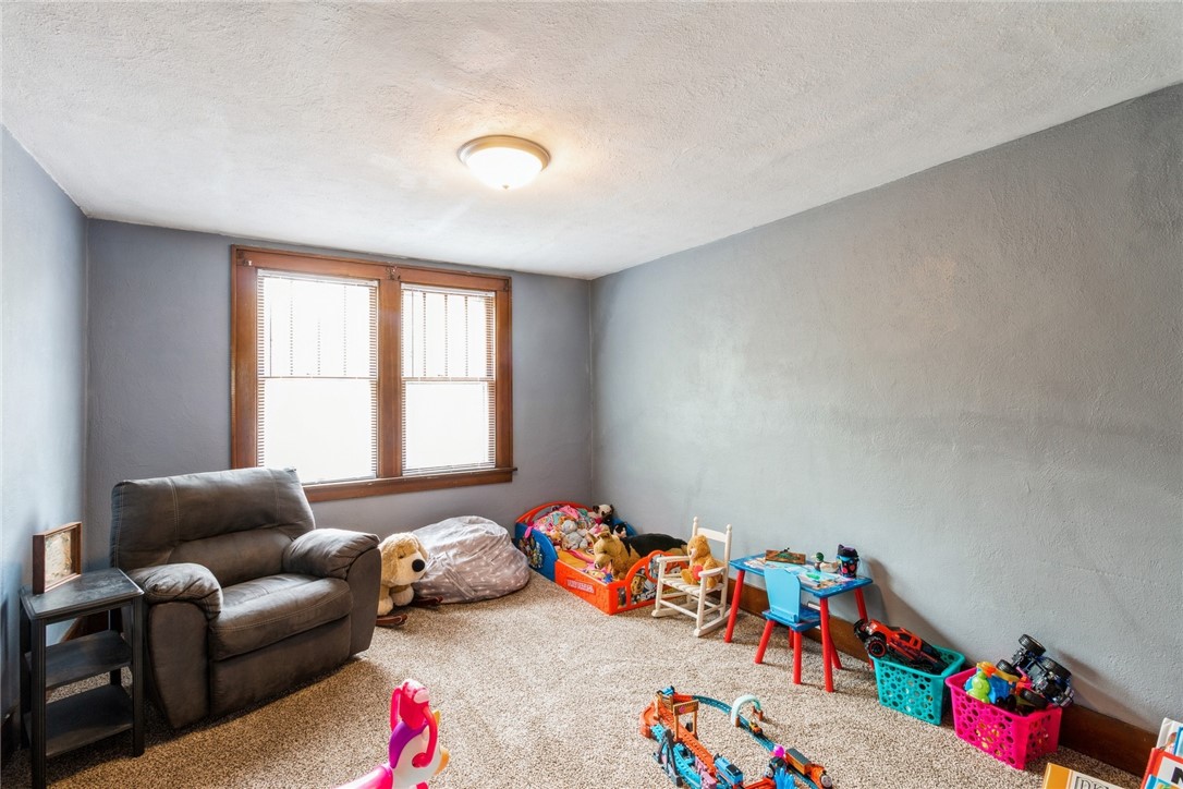 402 E Lincoln Way