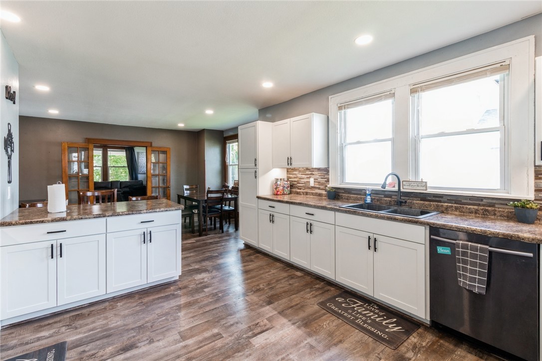 402 E Lincoln Way