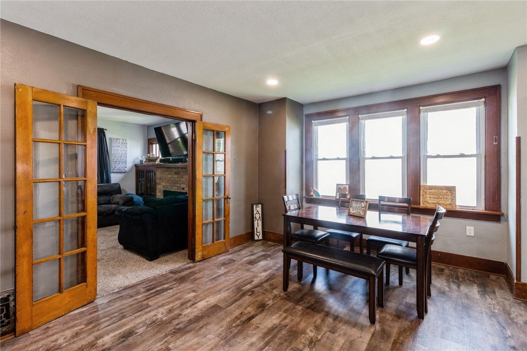 402 E Lincoln Way