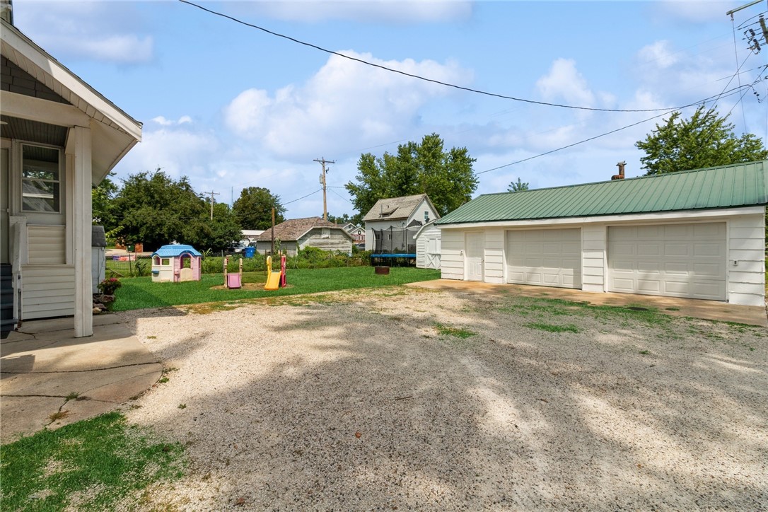 402 E Lincoln Way