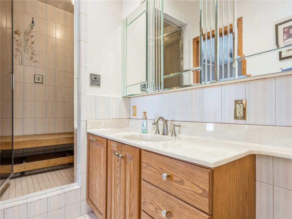 300 Walnut Street 2109