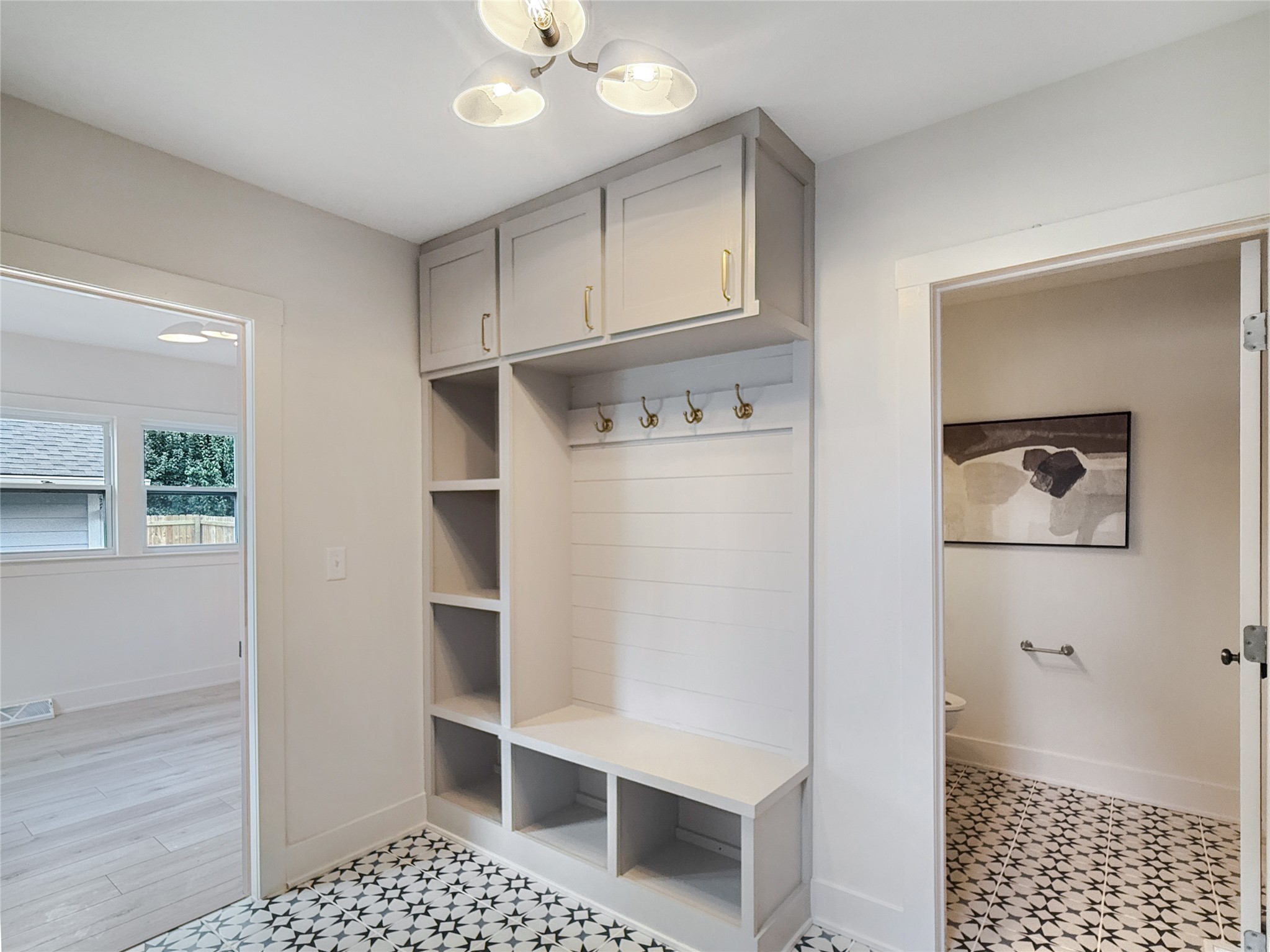 200 E Granger Avenue