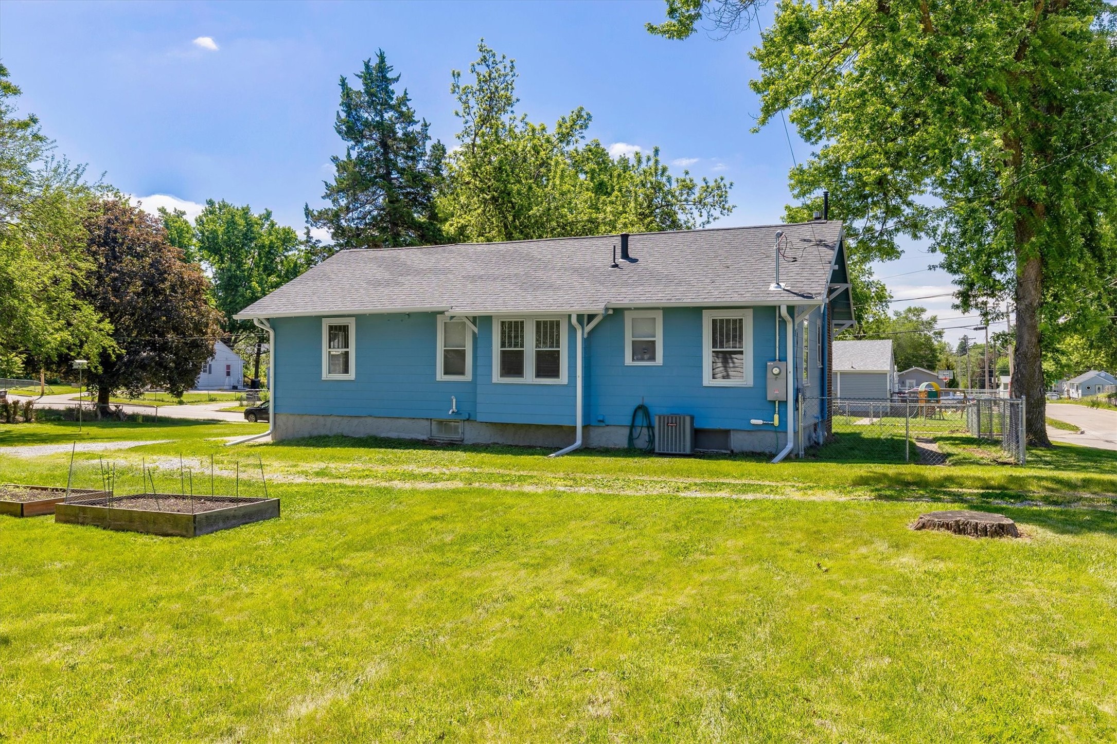 1229 Geil Avenue