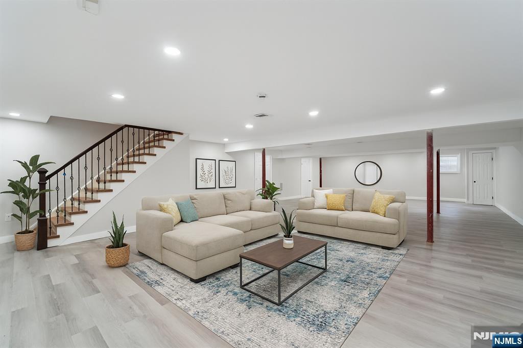 24 Holmes Lane