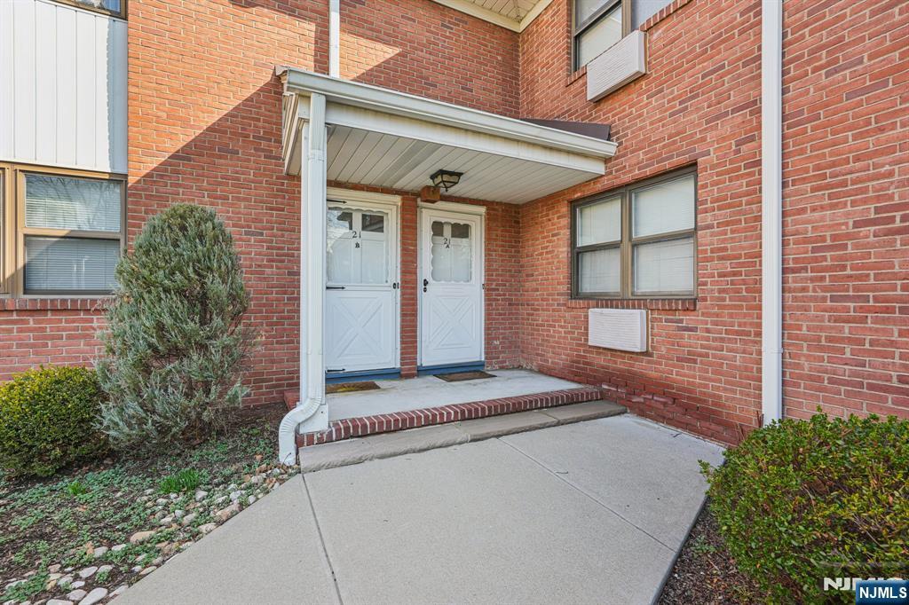 21 Colonial Drive 211