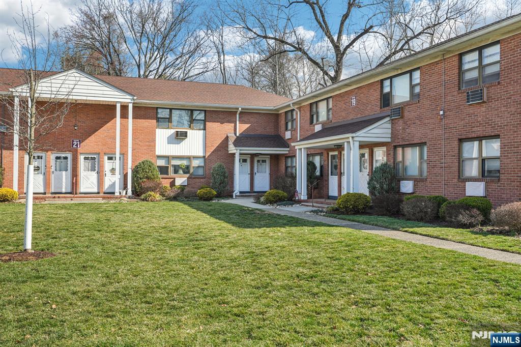 21 Colonial Drive 211