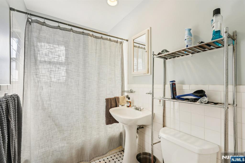 21 Colonial Drive 211