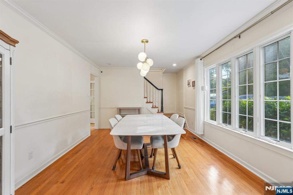 89 Minnehaha Boulevard