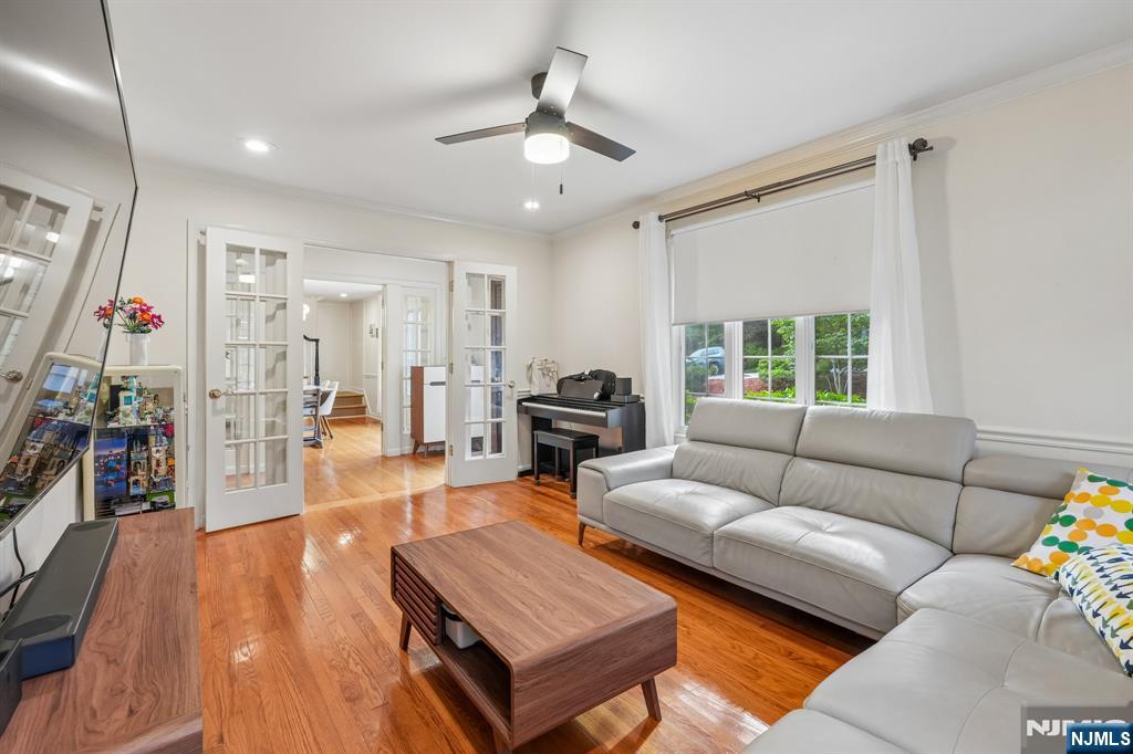 89 Minnehaha Boulevard