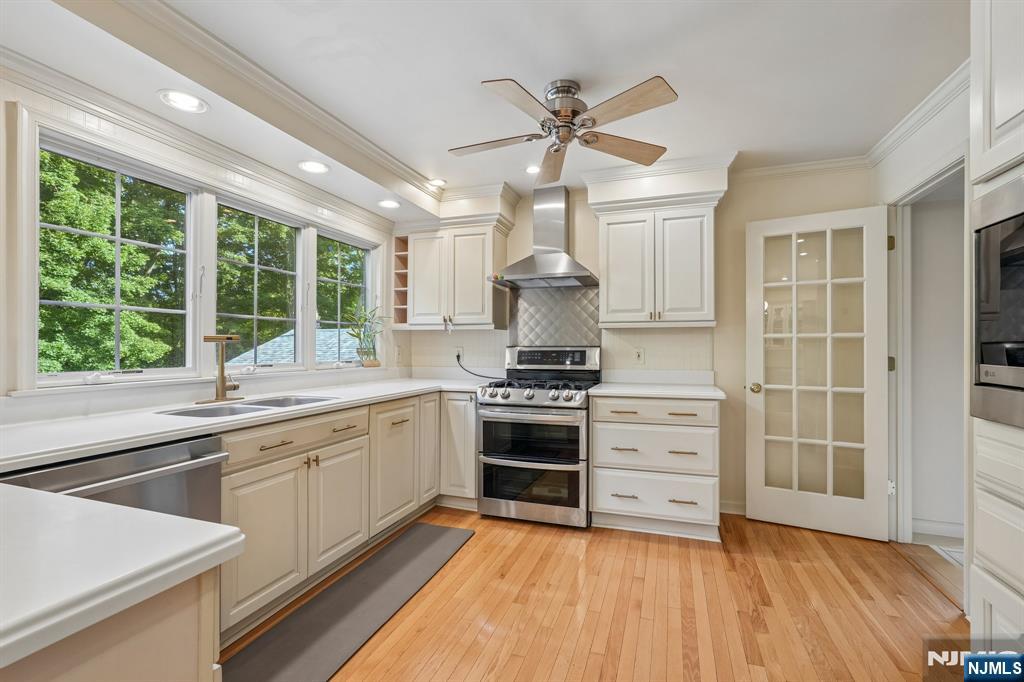 89 Minnehaha Boulevard