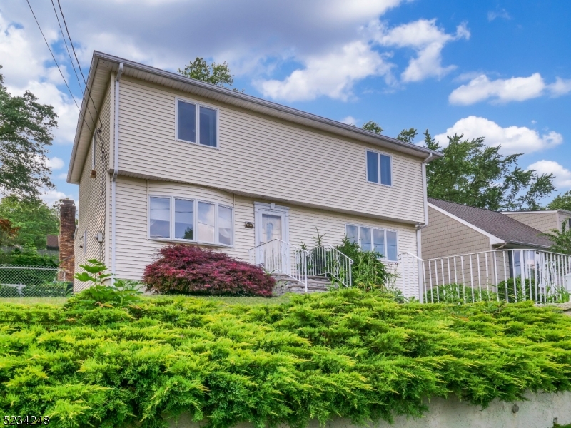 32 Sutton Ave