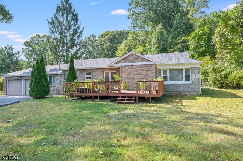 17 Woodcrest Rd