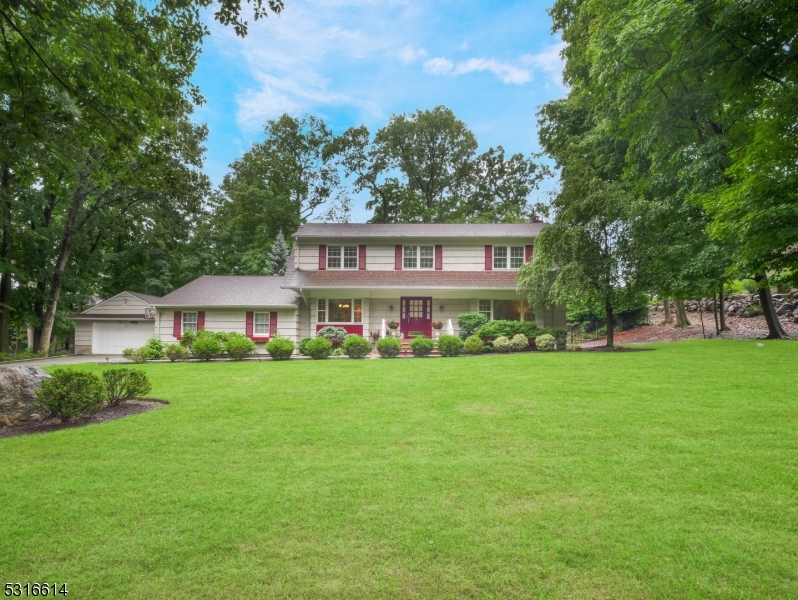12 Seven Trails Ln