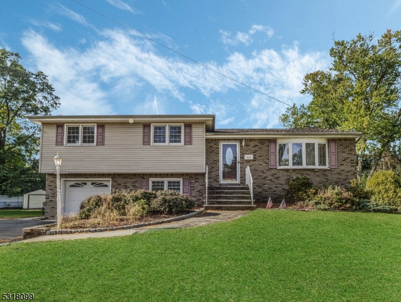 13 Tuxedo Dr