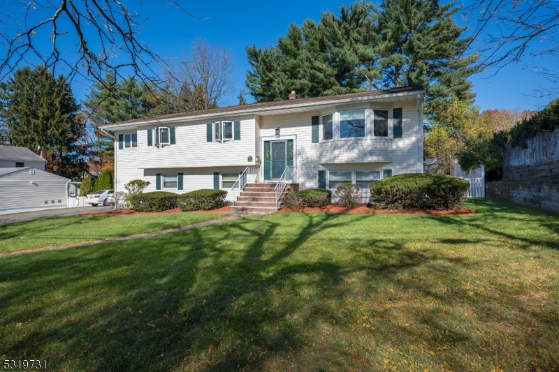 11 Aberdeen Ave