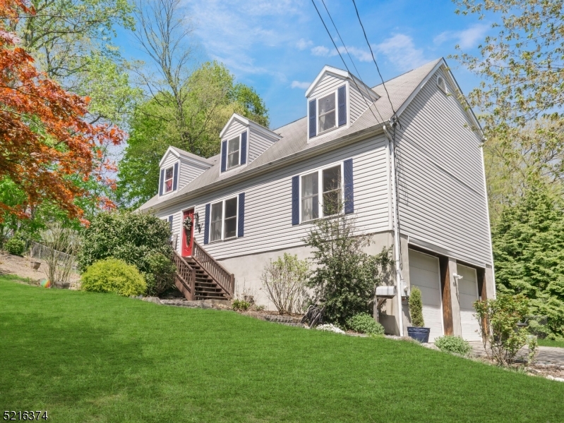 64 Valley Rd