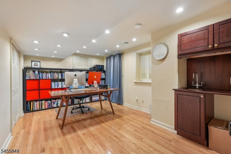 89 Minnehaha Blvd