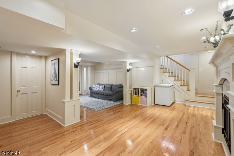89 Minnehaha Blvd