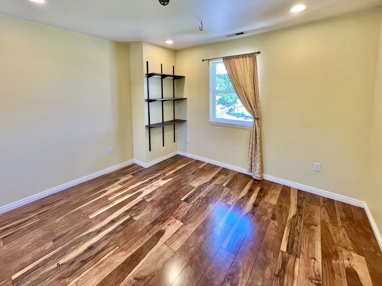 1813 Sequoia Drive