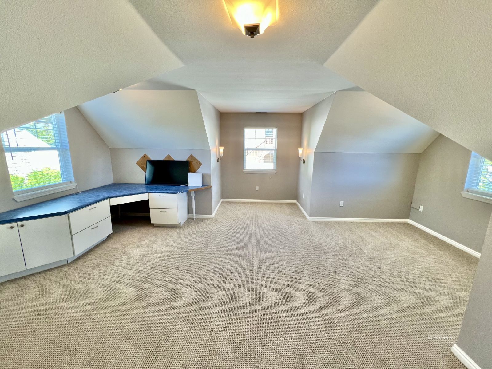 1813 Sequoia Drive