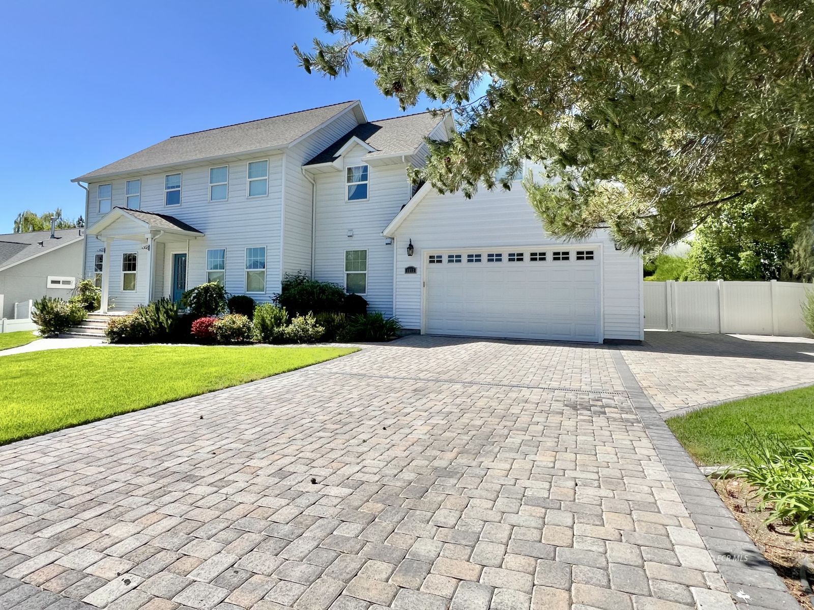 1813 Sequoia Drive