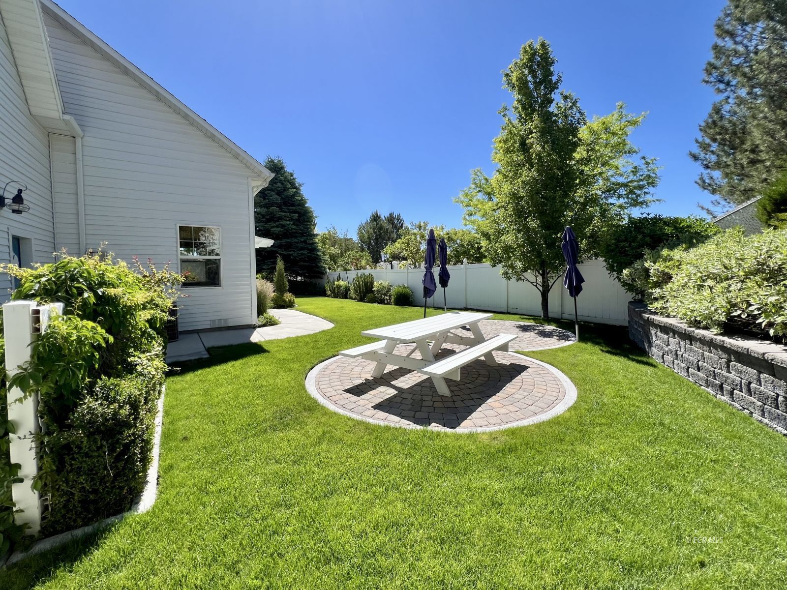 1813 Sequoia Drive