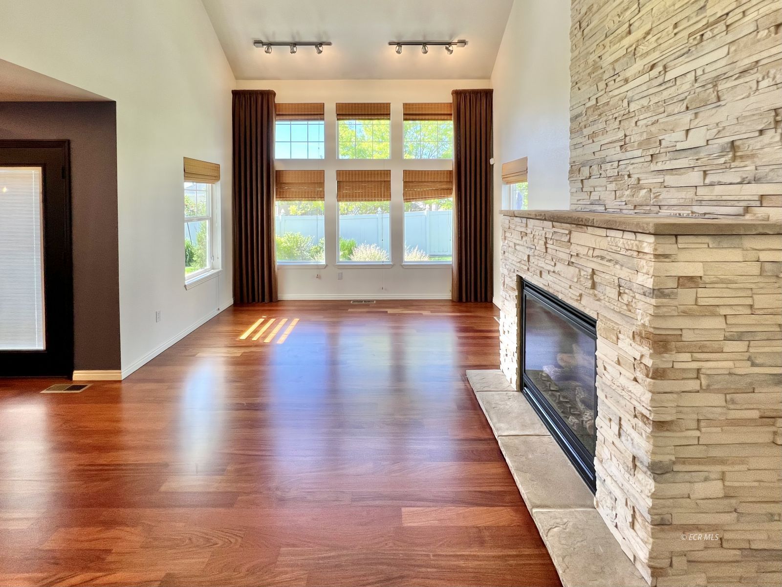 1813 Sequoia Drive