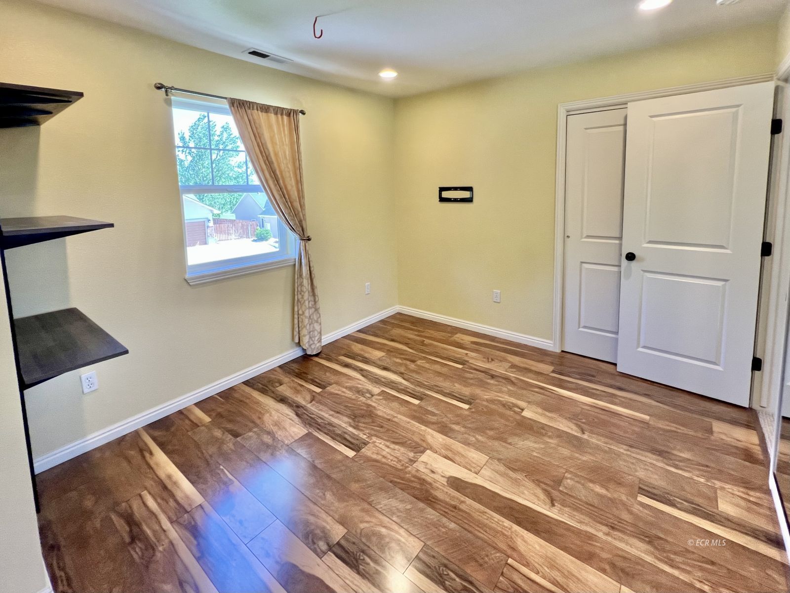 1813 Sequoia Drive