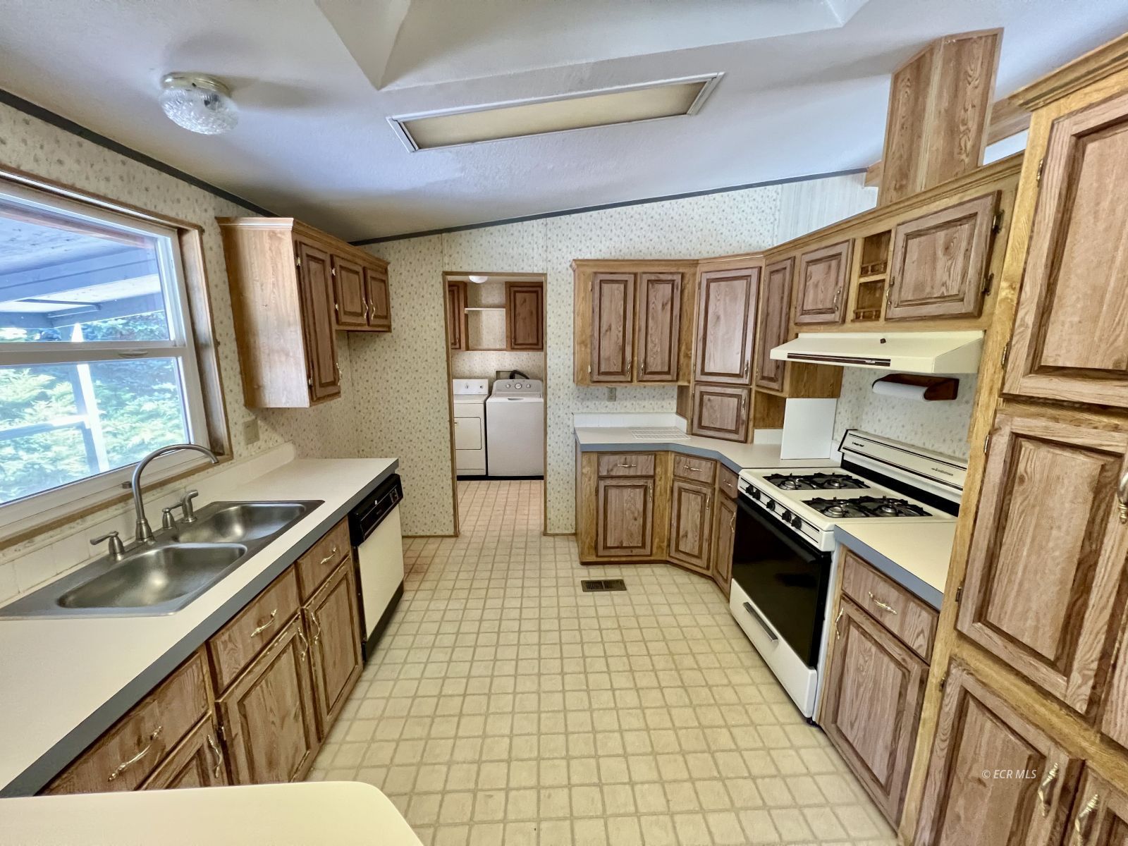 2833 Wrangler Circle