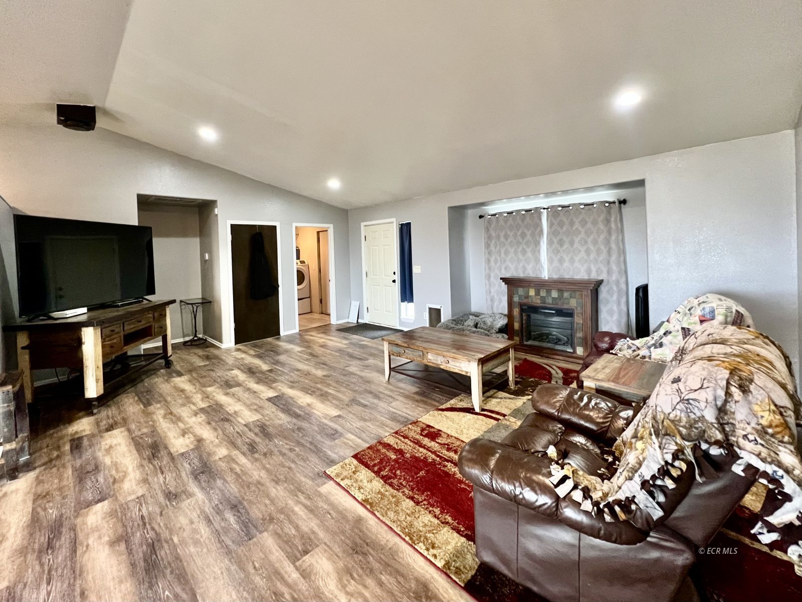 865 Black Oak Drive