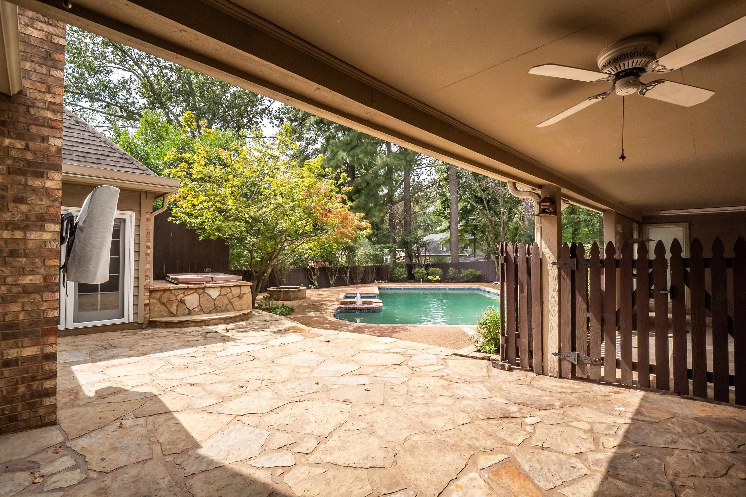 2425 DOGWOOD TRAIL DR